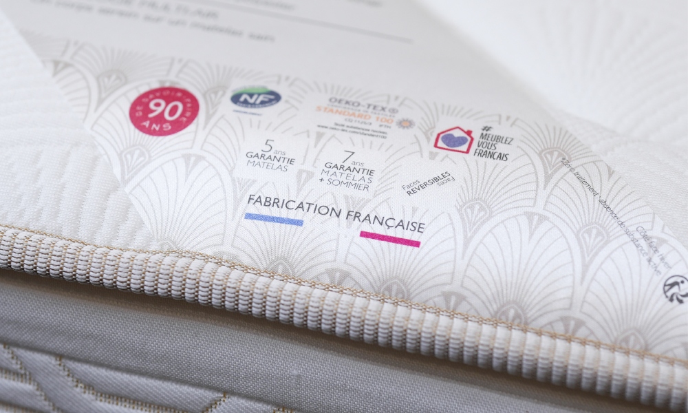 02%E6%B6%88%E8%B2%BB%E8%80%85%E8%B2%B7%E5%88%B0%E7%9A%84%E6%AF%8F%E4%B8%80%E5%BC%B5 Epeda %E5%BA%8A%E5%A2%8A%E9%83%BD%E6%98%AF%E5%BE%9E%E6%B3%95%E5%9C%8B%E5%B7%A5%E5%BB%A0%E7%9B%B4%E6%8E%A5%E5%8E%9F%E5%B0%81%E4%B8%8D%E5%8B%95%E5%9C%B0%E9%81%8B%E9%80%81%E5%88%B0%E5%8F%B0%E7%81%A3