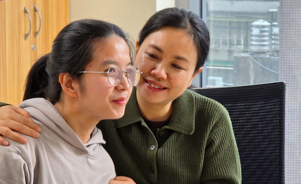 03%E9%AB%98%E9%9D%9C%E5%A5%B3%E5%A3%AB%E4%B8%80%E8%B7%AF%E9%99%AA%E4%BC%B4%E6%95%8F%E7%B4%94%E6%88%90%E9%95%B7%E8%AE%93%E5%A5%B9%E8%AE%8A%E5%BE%97%E9%96%8B%E6%9C%97%E8%80%8C%E5%85%85%E6%BB%BF%E8%87%AA%E4%BF%A1