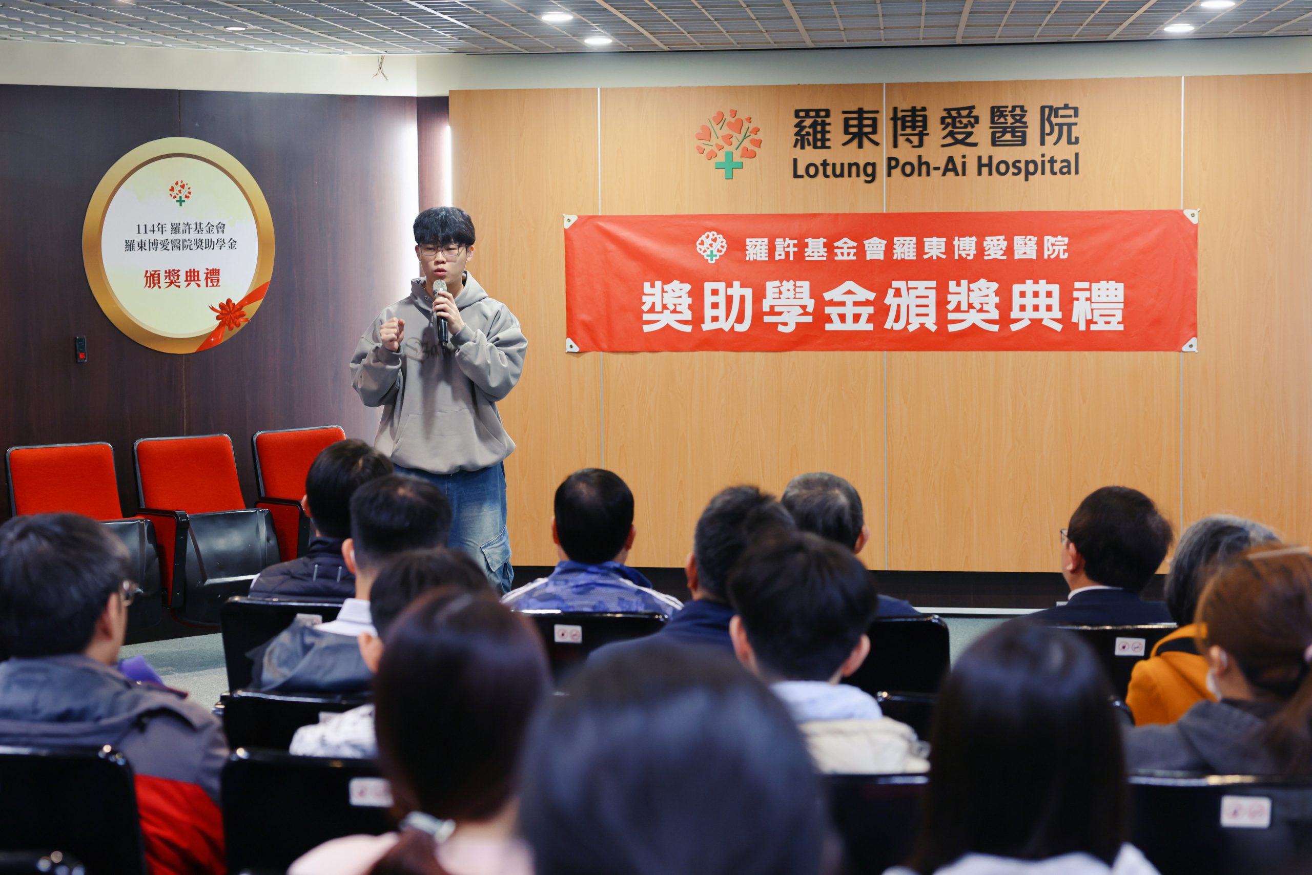 114年下半年度獎助學金得主政治大學大四學生林翰自幼因病導致中度聽損卻展現驚_0 - 報新聞 Mega News