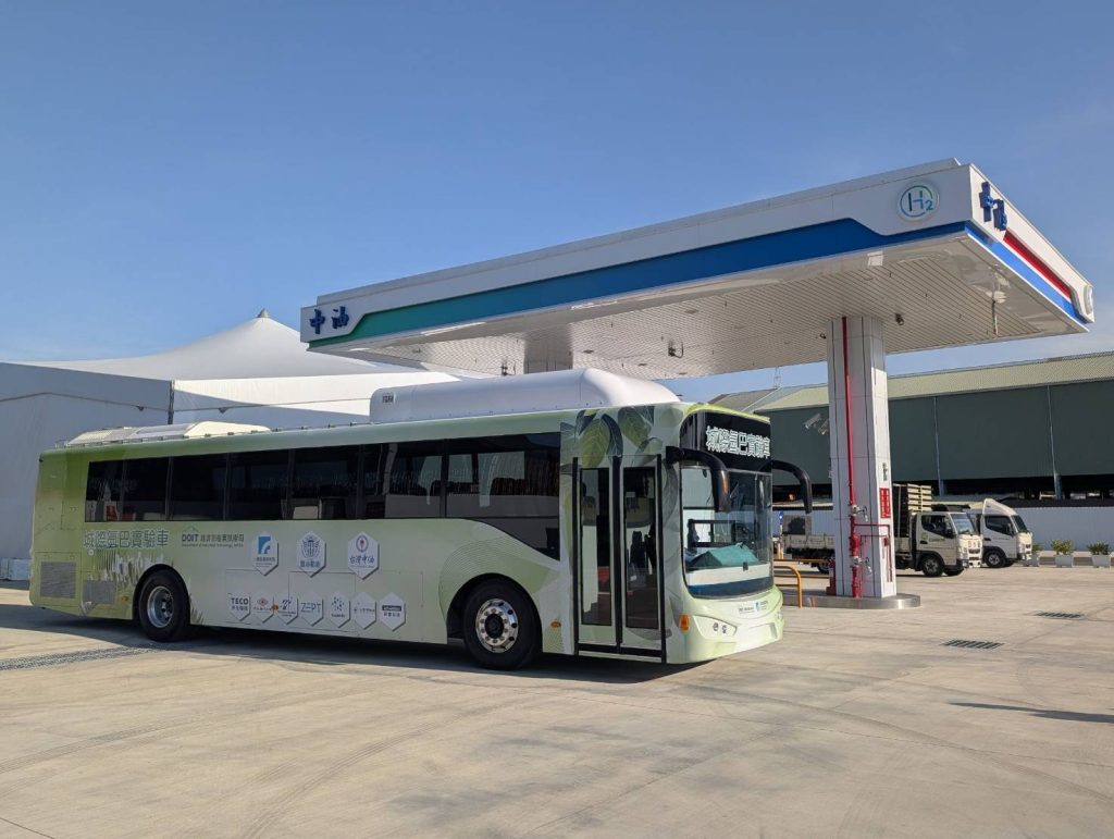 氫谷動能首輛氫能巴士赴德認證攜手聯華林德佈局台灣氫能運輸