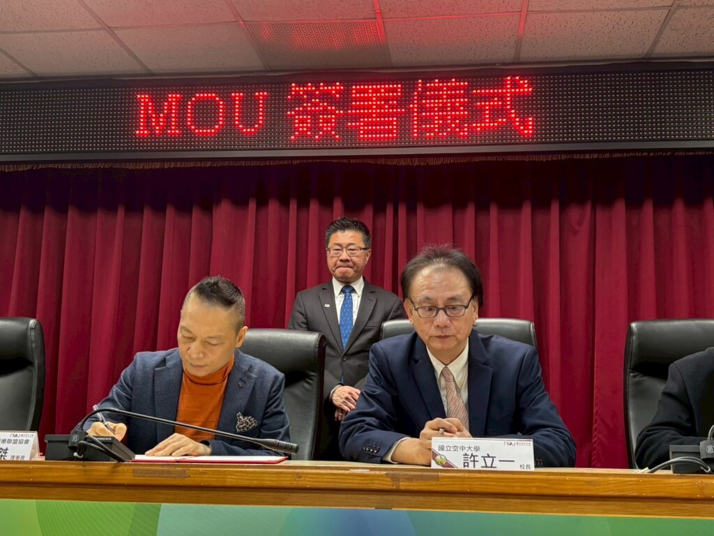 北醫盟領軍跨域整合 AI 大健康產業鏈成形 布局長照 3.0 商轉市場 結合空大與產官學醫體系 打造智慧醫療落地與人才供給雙引擎 5 %E8%A1%9B%E7%A6%8F%E9%83%A8%E6%94%BF%E5%8B%99%E6%AC%A1%E9%95%B7%E5%91%82%E5%BB%BA%E5%BE%B7%E5%9C%96%E4%B8%AD 1024x768 1