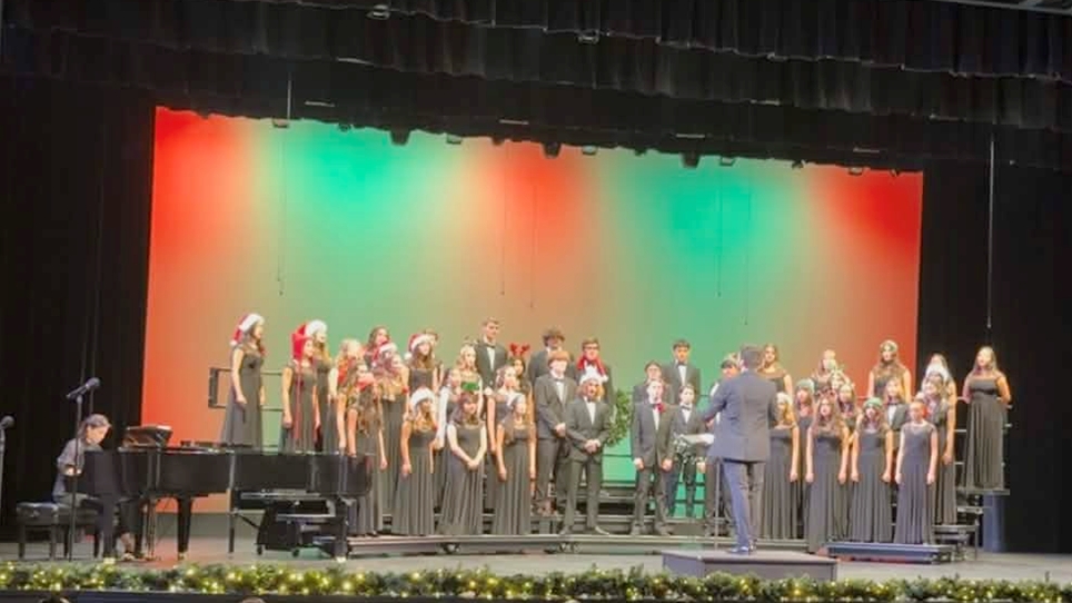 02%E5%8F%B0%E8%A3%94%E9%8B%BC%E7%90%B4%E5%AE%B6%E5%9C%A8%E7%BE%8E%E4%BC%B4%E5%A5%8F%E8%88%9E%E5%8F%B0%E7%99%BC%E5%85%89