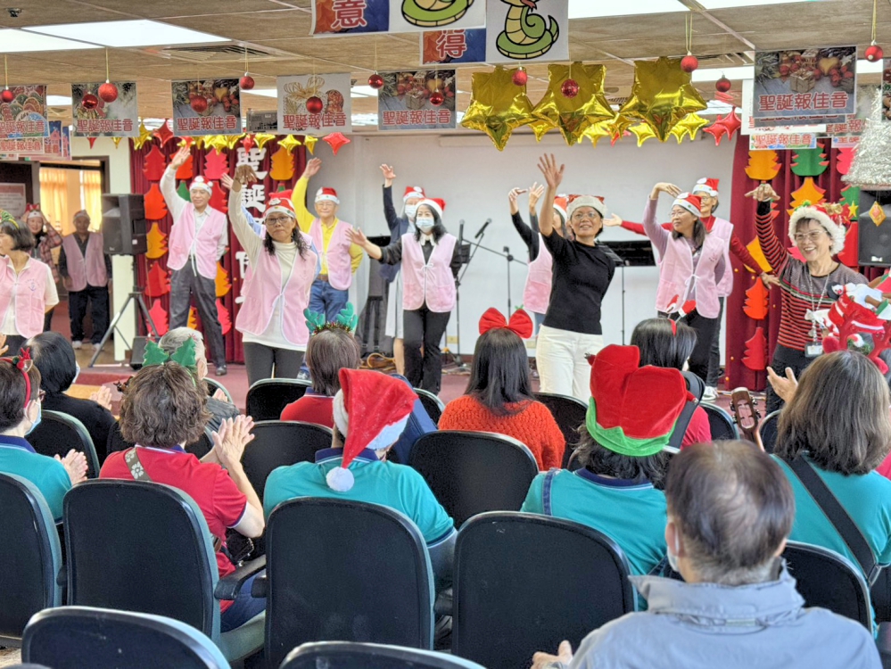 世代共融、老少同樂 聖保祿志工攜手幼兒園萌娃聖誕報佳音送暖關懷八德榮住民長輩