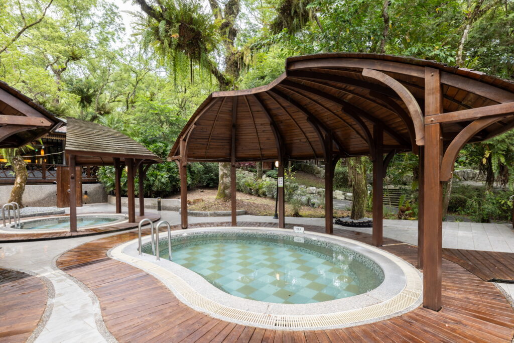 %E5%9C%966 %E5%A4%A9%E6%88%90%E9%80%B8%E6%97%85 %E8%9D%B4%E8%9D%B6%E8%B0%B7 %E6%B9%A7%E6%B3%89 SPA%E6%B0%B4%E7%99%82%E6%B1%A0 1024x683 1