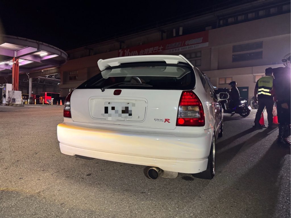 改裝車夜闖望高寮遭攔查 環警監聯手取締噪音違規