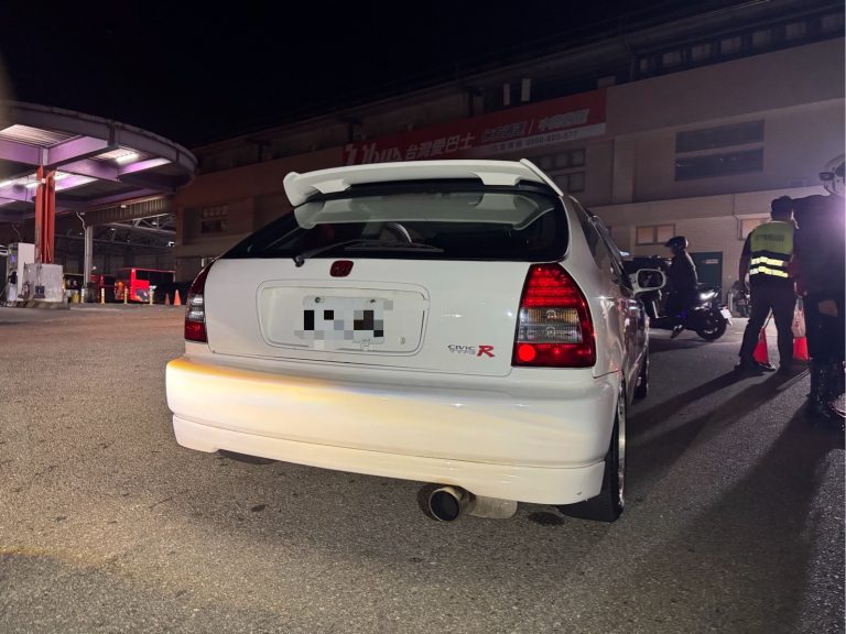 改裝車夜闖望高寮遭攔查 環警監聯手取締噪音違規