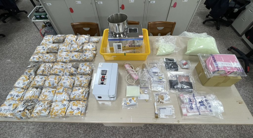 刑事局破獲大型毒品咖啡包分裝工廠 查扣逾1,700包毒品