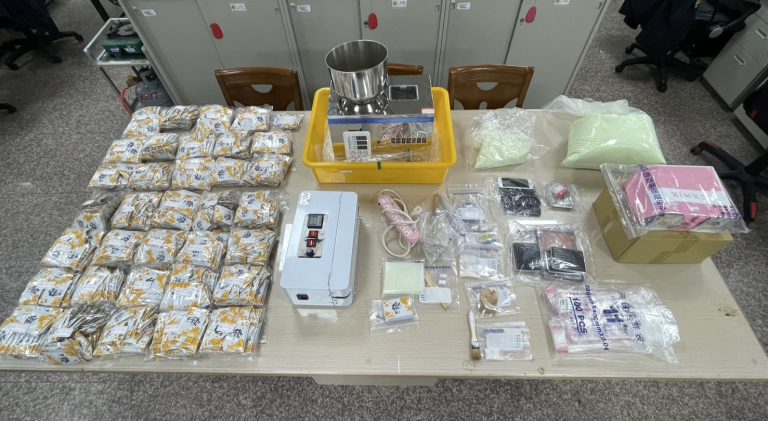刑事局破獲大型毒品咖啡包分裝工廠 查扣逾1,700包毒品