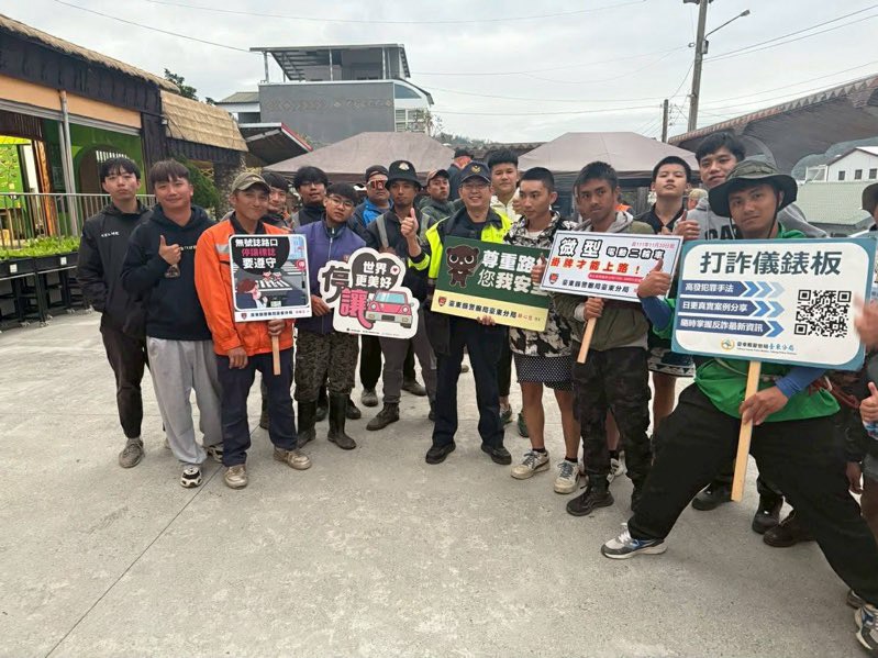 台東初鹿警把握年祭時機 深入部落強化防詐與交通安全