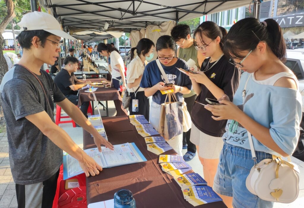 原來台語這麼好玩! 閱讀、表演一起來 中市圖讓台語成為日常 5 02 %E4%B8%AD%E5%B8%82%E5%9C%96%E8%BE%A6%E7%90%86%E5%8F%B0%E5%91%B3%E5%B8%82%E9%9B%86%E9%82%80%E8%AB%8B%E5%B8%82%E6%B0%91%E4%B8%80%E5%90%8C%E8%A8%BB%E5%86%8A%E5%8A%A0%E5%85%A5%E5%8F%B0%E8%AA%9E%E5%AE%B6%E5%BA%AD%E7%9A%84%E8%A1%8C%E5%88%97 0 0 1024x703 1