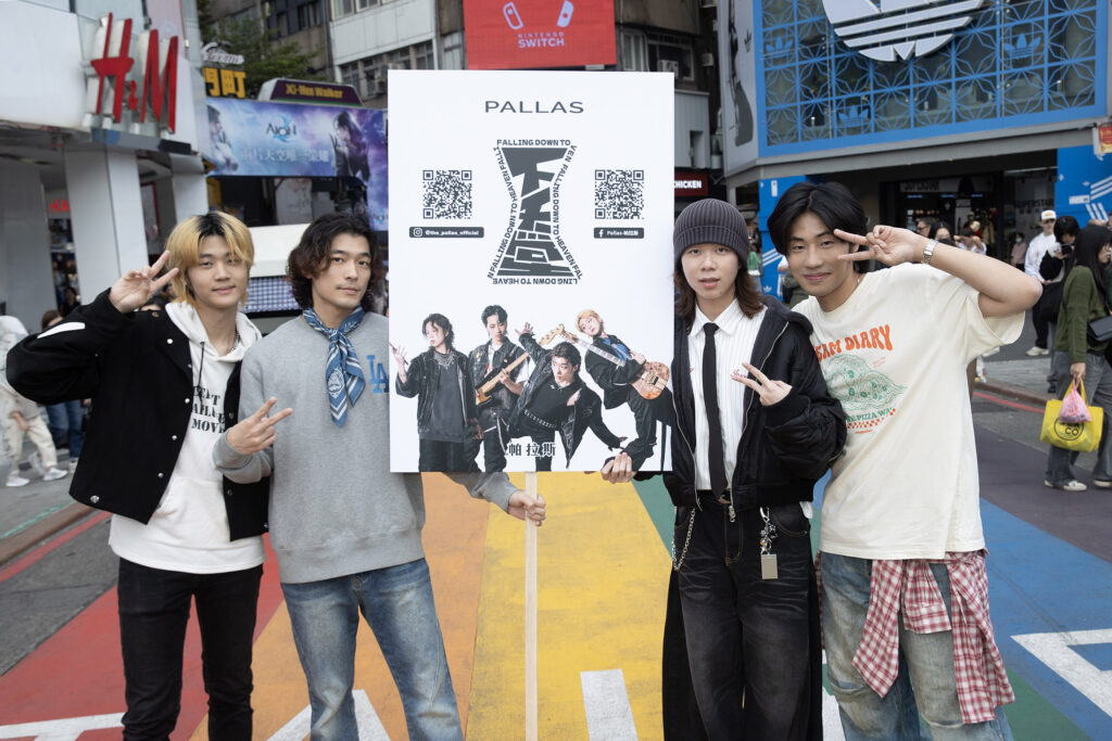 「新人之最」PALLAS稱霸跨年!〈下天堂〉6天17萬點閱 師奶包圍搶簽合照 4 %E5%B0%8F%E8%91%B5FAMA%E5%A4%A7%E5%AF%B6%E6%BC%A2%E5%A0%A1 1024x683 1