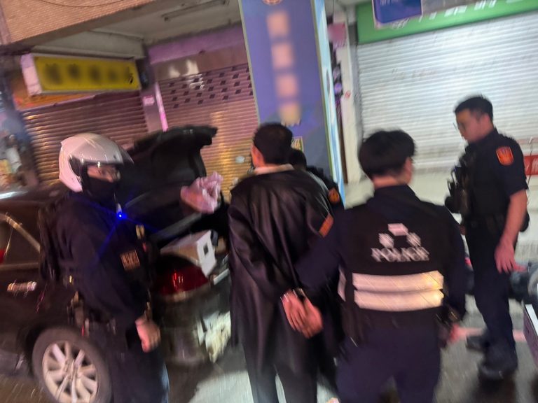 拒檢逃逸還衝撞警車　中壢警攔截毒駕查獲海洛因、安非他命