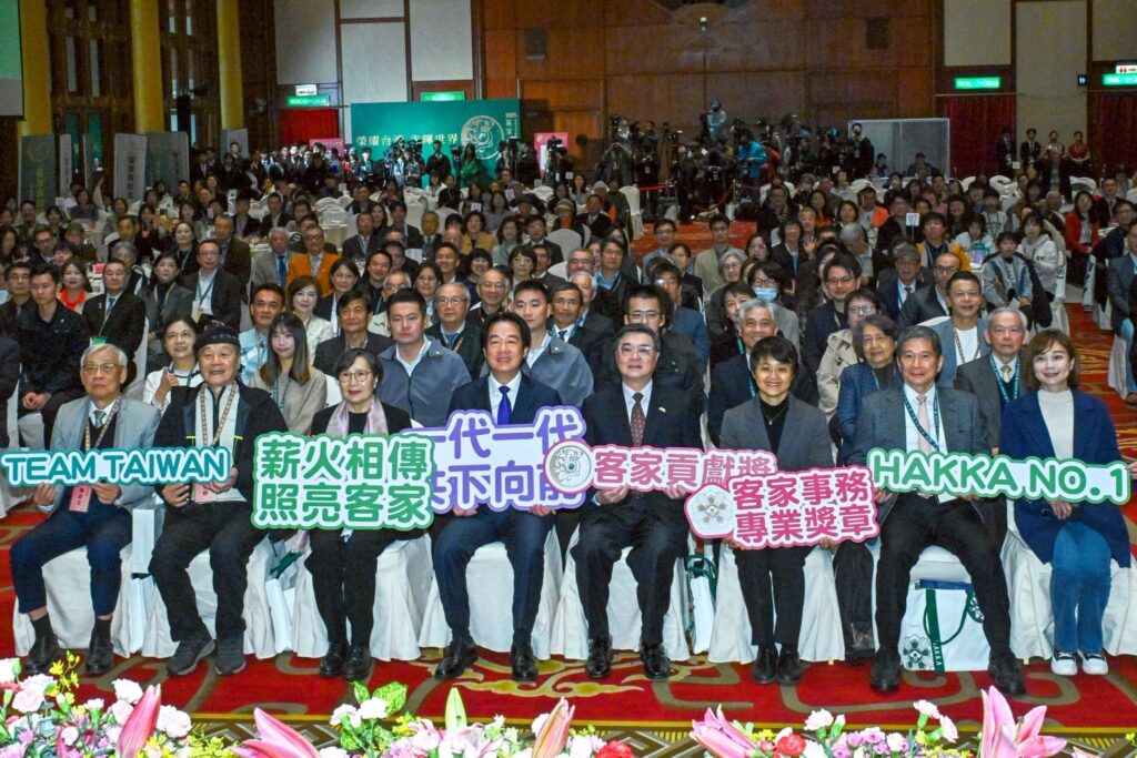 行政院長卓榮泰肯定得獎者對土地、文化及人文展現高度關懷 4 S 163831890 1024x683 1