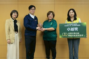 高雄社區全國選拔全壘打 市長陳其邁頒獎肯定卓越成績