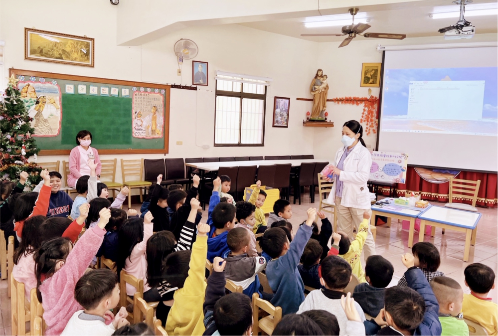 圖2林育如醫師進行有獎徵答1_Fotor - 報新聞 Mega News