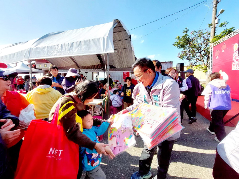 黃榮利元旦拔蘿蔔 發放小提燈與親子同樂