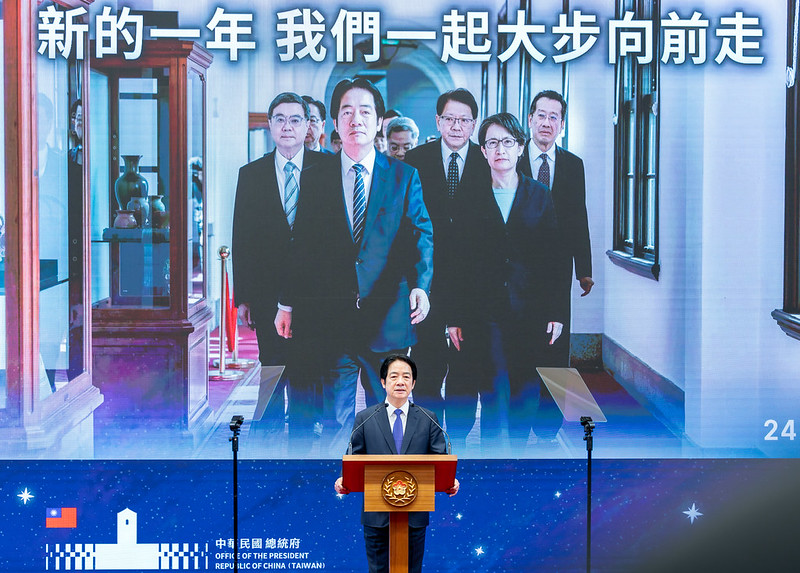 %E7%B8%BD%E7%B5%B1%E4%BB%A5%E9%9F%8C%E6%80%A7%E4%B9%8B%E5%B3%B6%E5%B8%8C%E6%9C%9B%E4%B9%8B%E5%85%89%E7%82%BA%E9%A1%8C%E7%99%BC%E8%A1%A82026%E6%96%B0%E5%B9%B4%E8%AB%87%E8%A9%B1