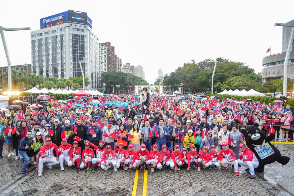 115%E5%B9%B4%E8%87%BA%E5%8C%97%E5%B8%82%E5%85%83%E6%97%A6%E5%8D%87%E6%97%97%E8%B7%AF%E8%B7%91 1024x683 1