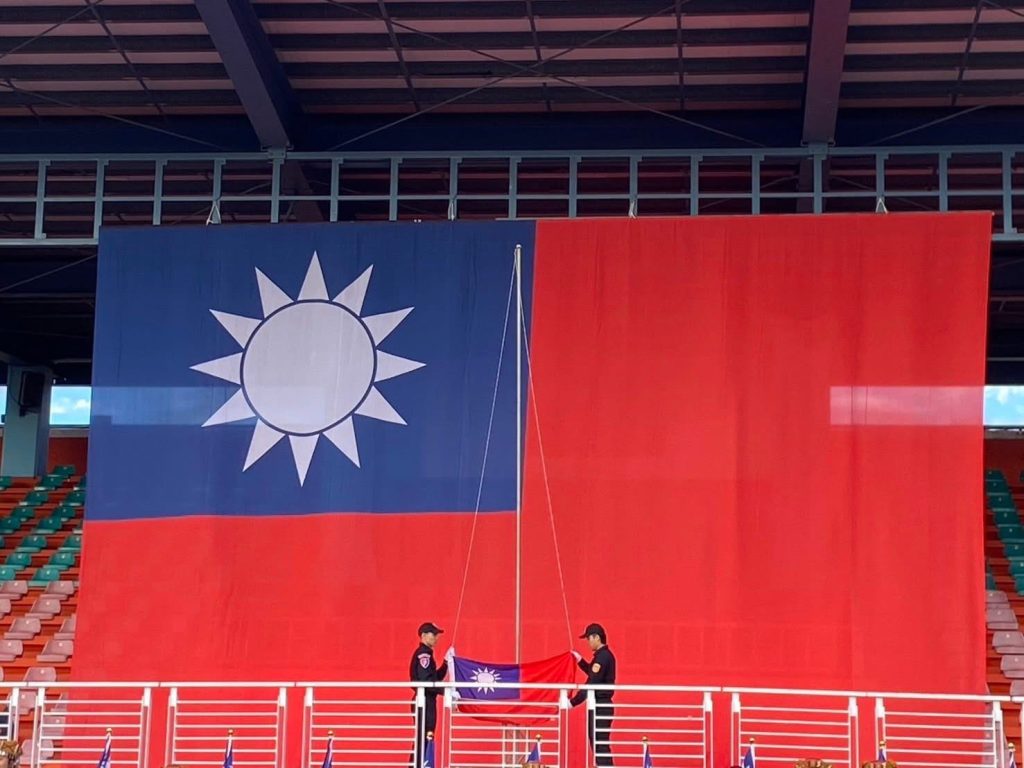 元旦升旗典禮登場 台東警局長蔡燕明率各分局長齊聚展現警政向心力