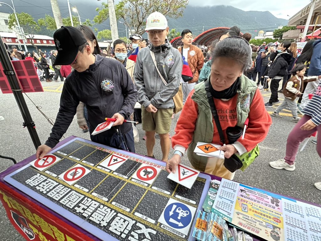 新城鄉元旦健走活動 新城警宣導交通安全與反詐觀念