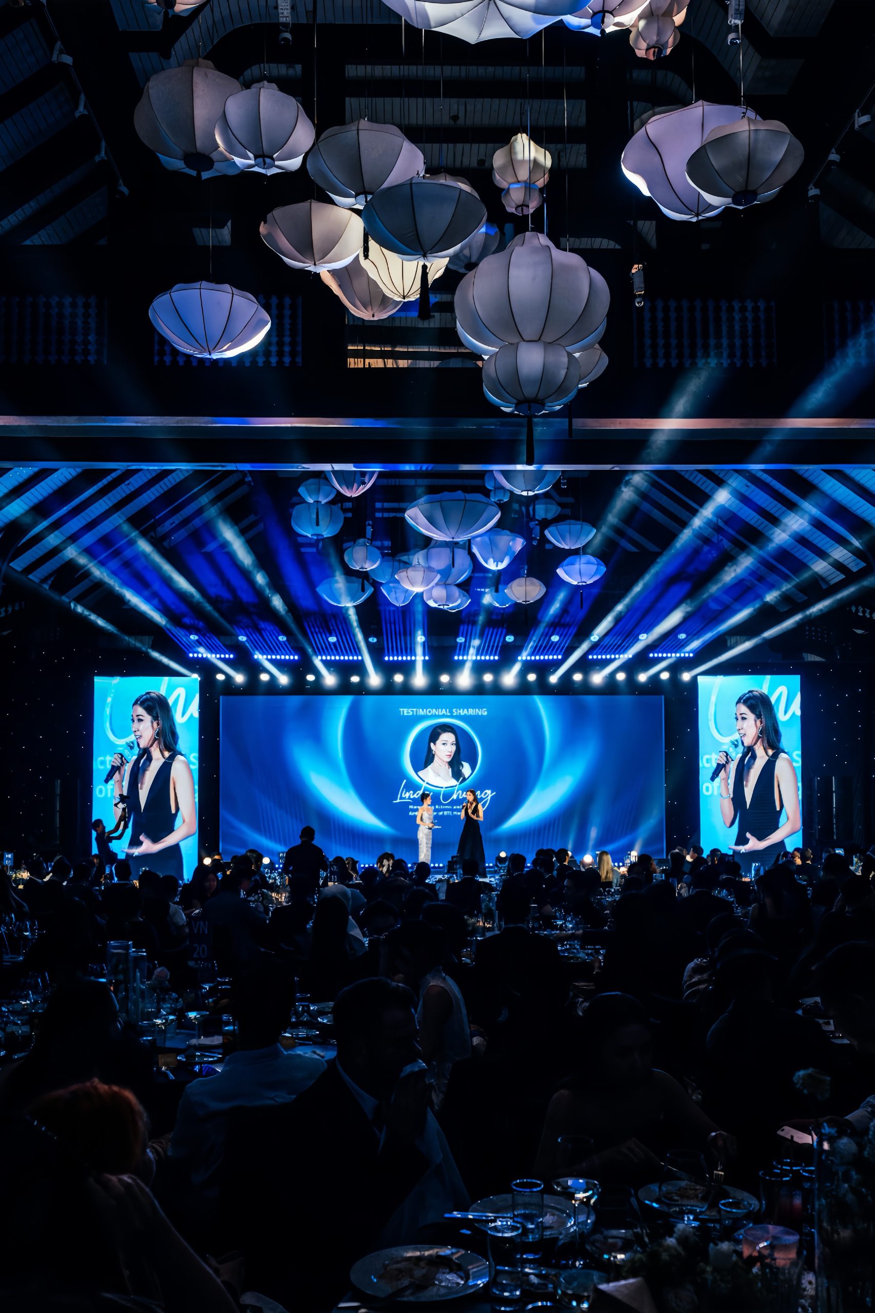 香港著名女演員及歌手鍾嘉欣女士出席是次峰會,並擔任 EMFACE™️ 的官方代言人及特別嘉賓,分享她在美麗與身心健康之間取得平衡的親身體驗,並為亞太區傑出從業者頒發獎項。