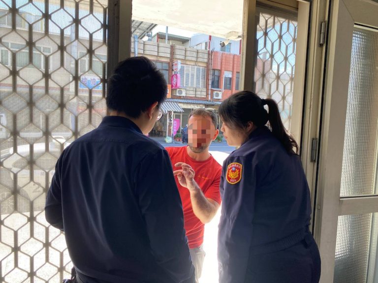 服務無國界！池上警暖心指路 助義大利單車客安全前行