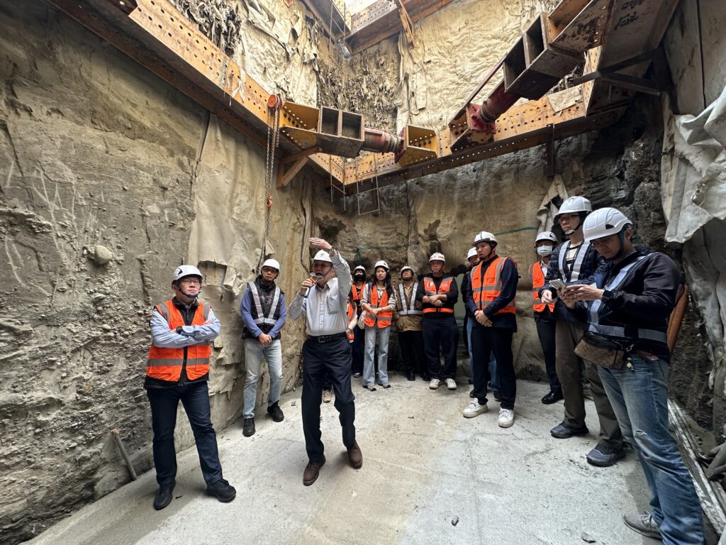 永平國小地下停車場中繼站廢棄物順利清運完成 展現具體成果! 2 %E6%B0%B8%E5%B9%B3%E5%9C%8B%E5%B0%8F%E5%9C%B0%E4%B8%8B%E5%81%9C%E8%BB%8A%E5%A0%B4%E5%BB%89%E6%94%BF%E5%B9%B3%E8%87%BA%E6%AA%A2%E8%A6%96%E5%9C%B0%E4%B8%8B%E6%8E%A9%E5%9F%8B%E5%9E%83%E5%9C%BE%E6%B8%85%E9%81%8B%E6%88%90%E6%9E%9C%E8%88%87%E5%BE%8C%E7%BA%8C%E5%B7%A5%E7%A8%8B%E6%8E%A8%E5%8B%95%E6%83%85%E5%BD%A2 1024x768 1