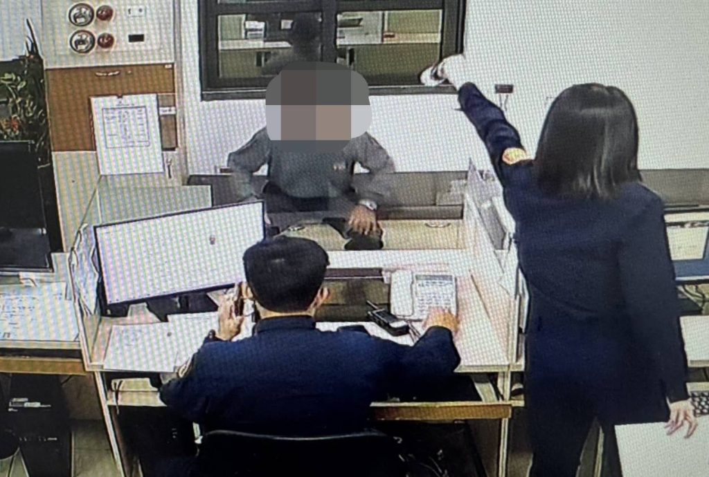 寒流夜晚最暖身影 台南歸仁警助迷途長者平安回家