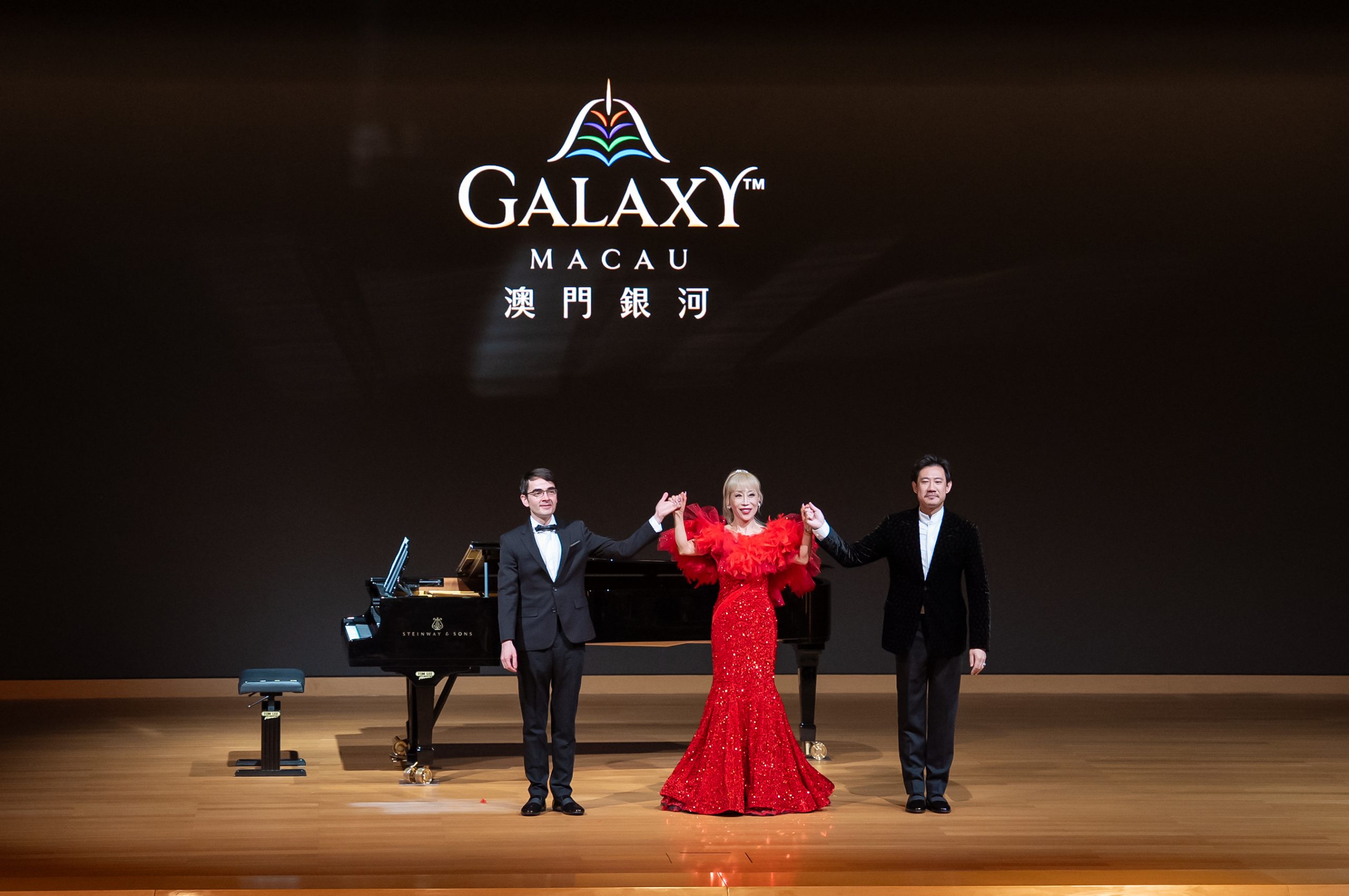 12 月的最後一個週末，銀河演講廳舉辦了一場充滿愛意的預祝新年歌劇音樂會，由世界知名韓國女高音曹秀美、知名中國男中音王雲鵬及優秀俄羅斯鋼琴家安德烈・維尼琴科聯袂演出，為 2025 年作深情回顧。