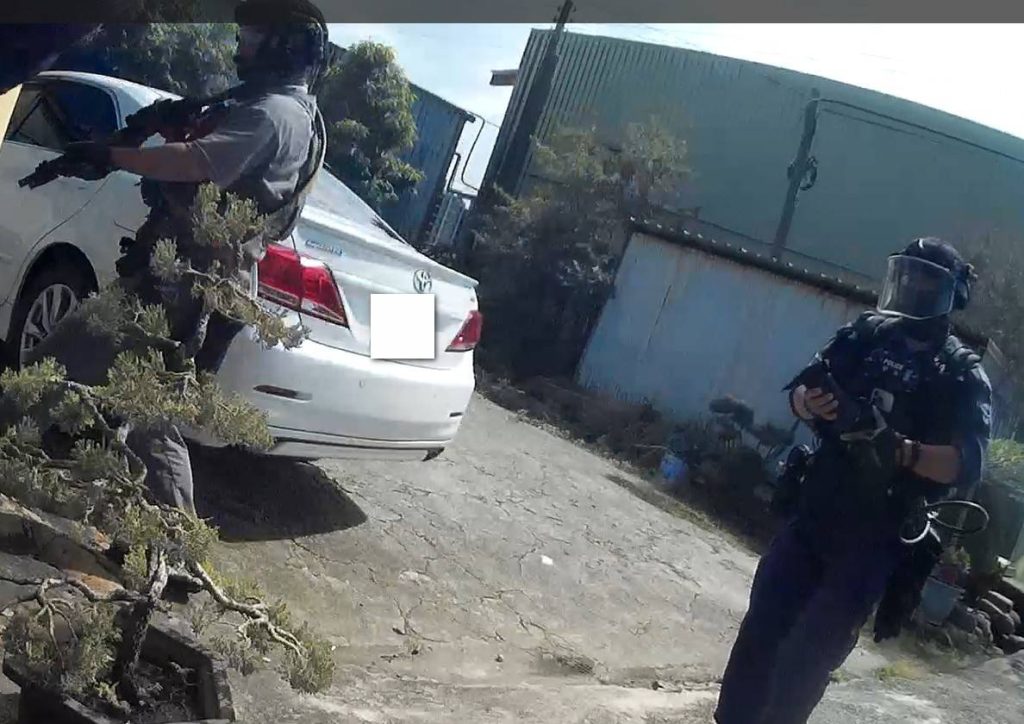 假投資詐騙假冒名師 高雄檢警破獲詐欺洗錢集團逮26人