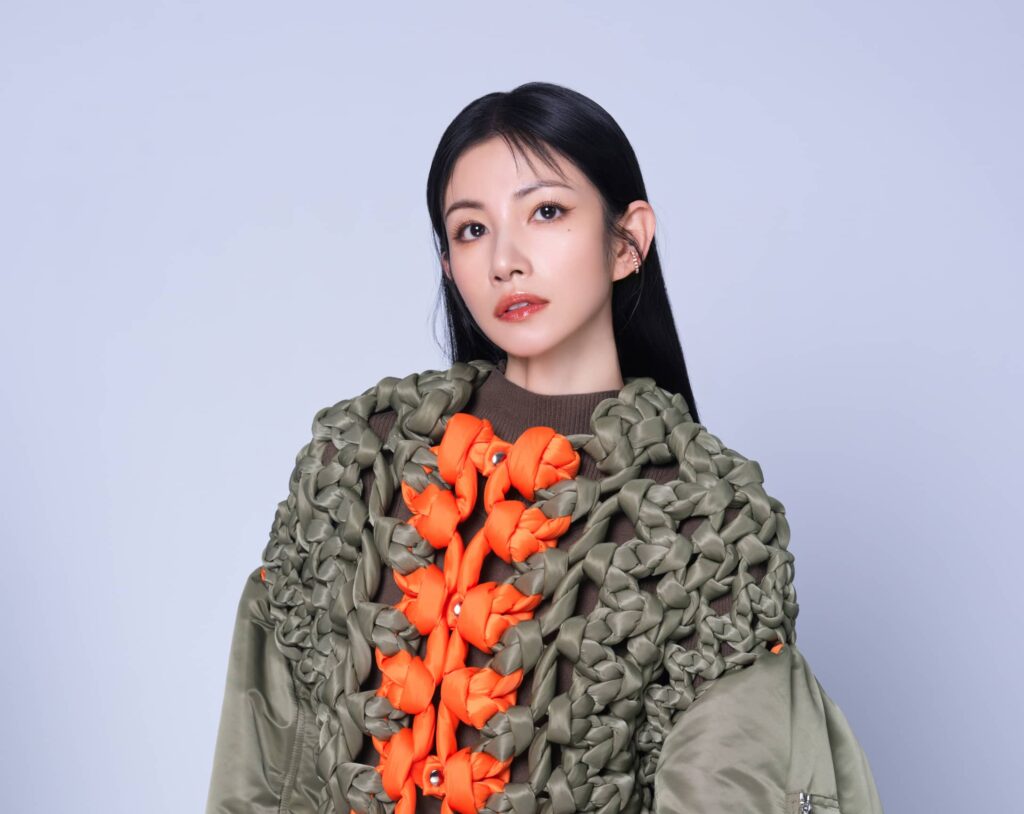 鑽石舞台之夜卡司再加1,雙金歌后自曝童年18禁牛肉場後台經歷:很多辛酸 4 %E5%8D%83%E5%A8%9C%E5%BD%A2%E8%B1%A1%E7%85%A703 %E6%A9%AB 1 1024x814 3