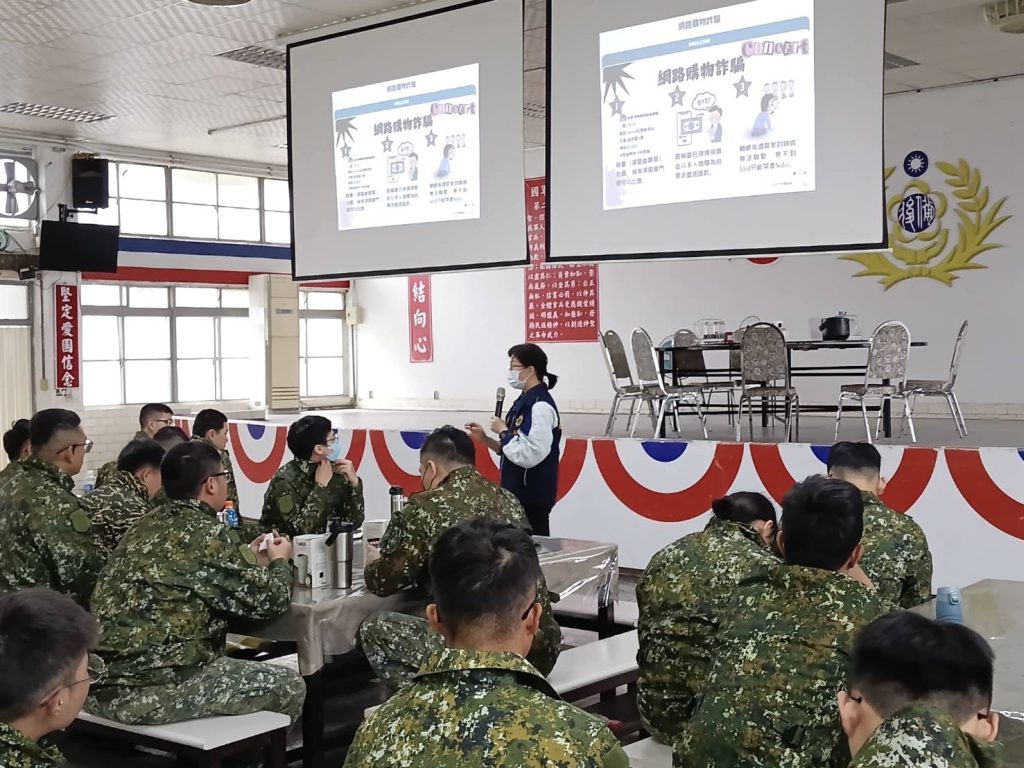 頭份警受邀斗煥坪營區陸軍苗栗縣後備旅 春節前夕行車安全暨反詐騙宣