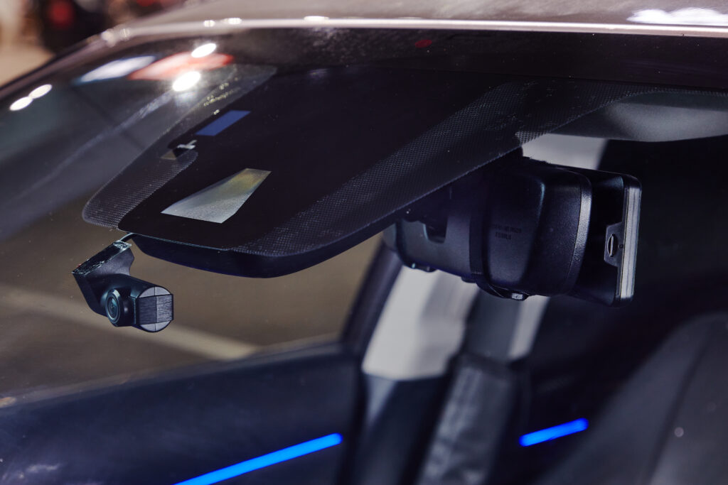 錯過明星?錯過安全?大通新品Ai17 PRO行車記錄器 用聲控捕捉每個瞬間 8 %E6%94%9D%E5%BD%B1%E5%9C%98%E9%9A%8A02 1024x683 1