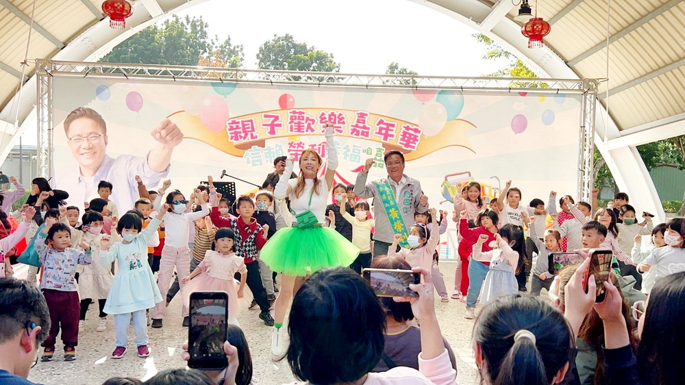 黃榮利舉辦親子嘉年華活動 發送2千顆愛心高麗菜