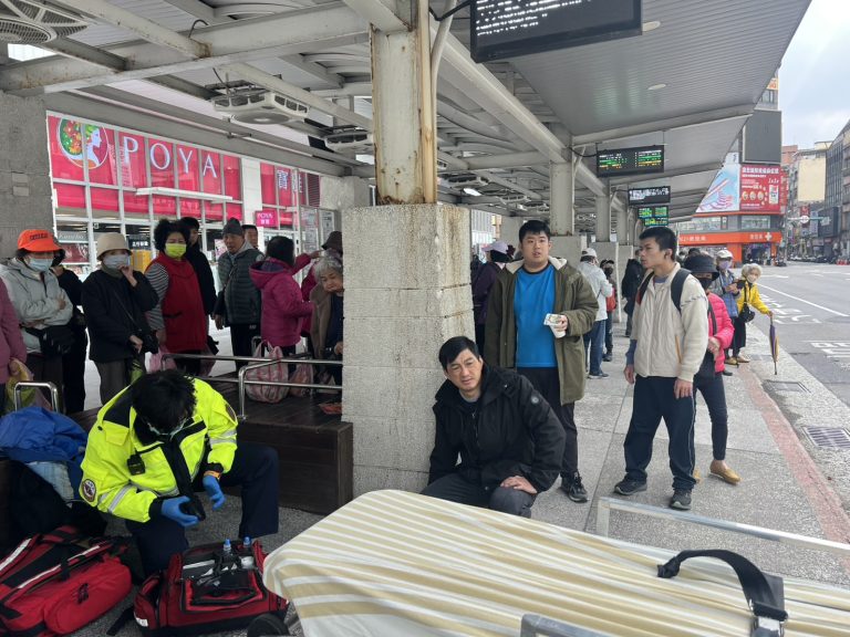 基隆街頭真實上演生命之鏈　消防員路過即時搶救OHCA患者