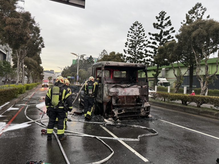 聯結車突發火警影響車流　中壢警即時啟動交通快打疏導