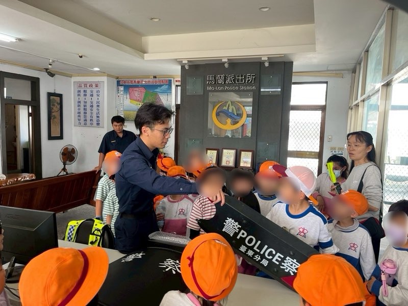 台東馬蘭國小師生前進派出所,馬蘭警趣味宣導扎根校安
