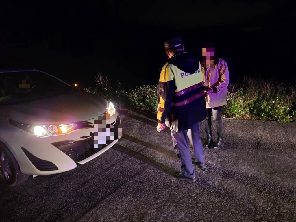 民眾駕車上山遊玩迷路,太麻里警暖心協助化險為夷
