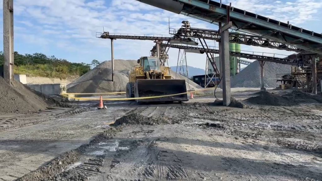 台東鹿野鄉砂石場發生重機械意外 72歲男子不幸遭輾壓身亡