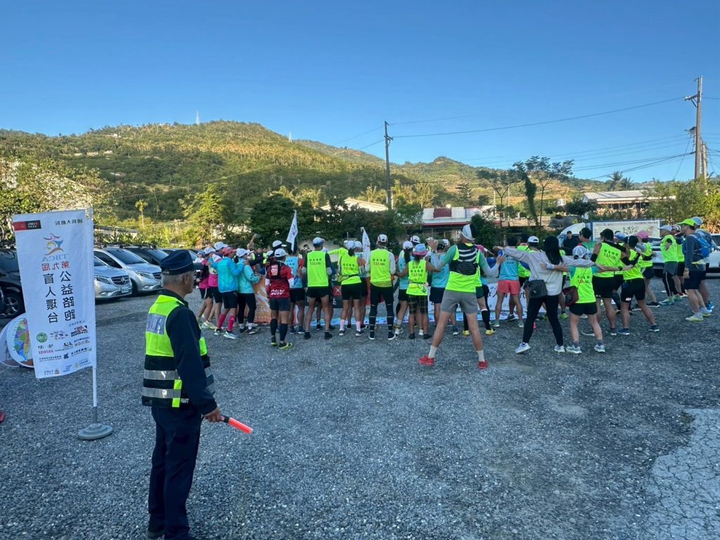 盲人環台公益路跑圓滿落幕,大武警守護安全並宣導行人用路觀念