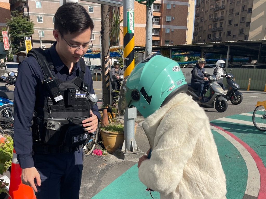 83歲老婦桃園市區迷途 中壢警循眷村線索協助返家