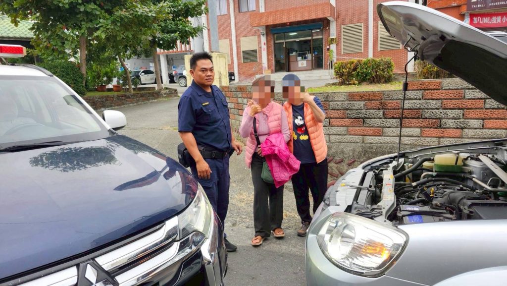 車輛拋錨街頭,太麻里警熱心協助解困