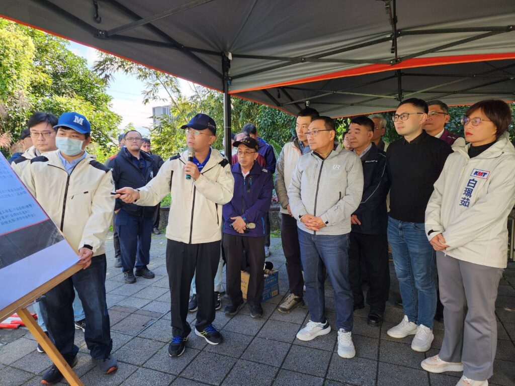 侯友宜視察汐止康寧街及伯爵街14巷坍方搶災提前完成 2 %E4%BE%AF%E5%8F%8B%E5%AE%9C%E5%B8%82%E9%95%B7%E5%8F%B3%E5%9B%9B%E8%A6%96%E5%AF%9F%E4%B8%A6%E8%81%BD%E5%8F%96%E6%B1%90%E6%AD%A2%E5%BA%B7%E5%AF%A7%E8%A1%97%E9%82%8A%E5%9D%A1%E6%BB%91%E8%90%BD%E4%BC%AF%E7%88%B5%E8%A1%9714%E5%B7%B7%E8%B7%AF%E9%9D%A2%E5%BE%A9%E5%BB%BA%E5%B7%A5%E7%A8%8B%E7%9A%84%E7%B0%A1%E5%A0%B1 1024x768 1