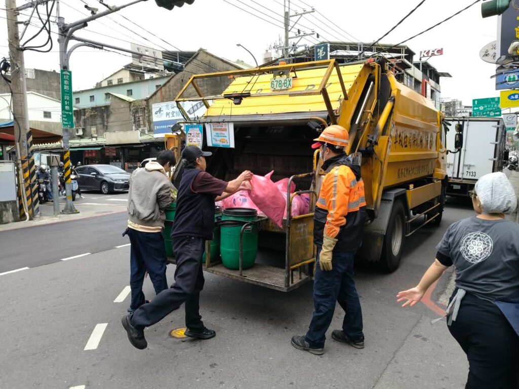 2%E6%9C%8816%E6%97%A5%E9%99%A4%E5%A4%95%E6%99%9A%E9%96%93%E8%87%B32%E6%9C%8819%E6%97%A5%E5%88%9D%E4%B8%89%E5%81%9C%E6%94%B6%E6%9C%9F%E9%96%93%E6%96%B0%E5%8C%97%E5%B8%82%E7%89%B9%E5%88%A5%E8%A8%AD%E7%BD%AE70%E8%99%95%E5%AE%9A%E9%BB%9E%E6%94%B6%E9%81%8B%E7%AB%99%E6%96%B9%E4%BE%BF%E6%B0%91%E7%9C%BE%E4%BA%A4%E4%BB%98%E5%9E%83%E5%9C%BE 1024x768 1