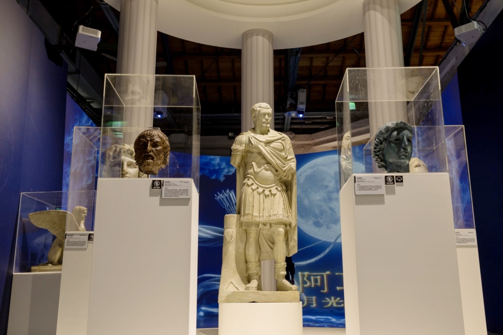 《世界古文明 沉浸體驗展》盛大開展 穿越4000年體驗四大文明 8 04%E5%9C%B0%E4%B8%AD%E6%B5%B7%E5%B1%95%E5%8D%80%E9%99%A4%E4%BA%86%E5%B8%8C%E8%87%98%E7%A5%9E%E7%A5%87%E9%82%84%E6%9C%89%E6%96%87%E7%89%A9%E8%88%87%E5%85%89%E5%BD%B1%E7%9A%84%E5%B1%95%E5%87%BA