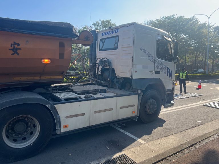 中壢警出動移動式地磅稽查　瀝青車超載近20噸遭重罰