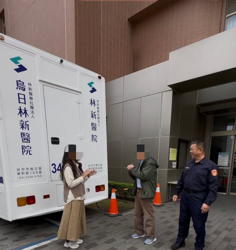 正妹行政人員拾金不昧　警方登門找失主感動網友