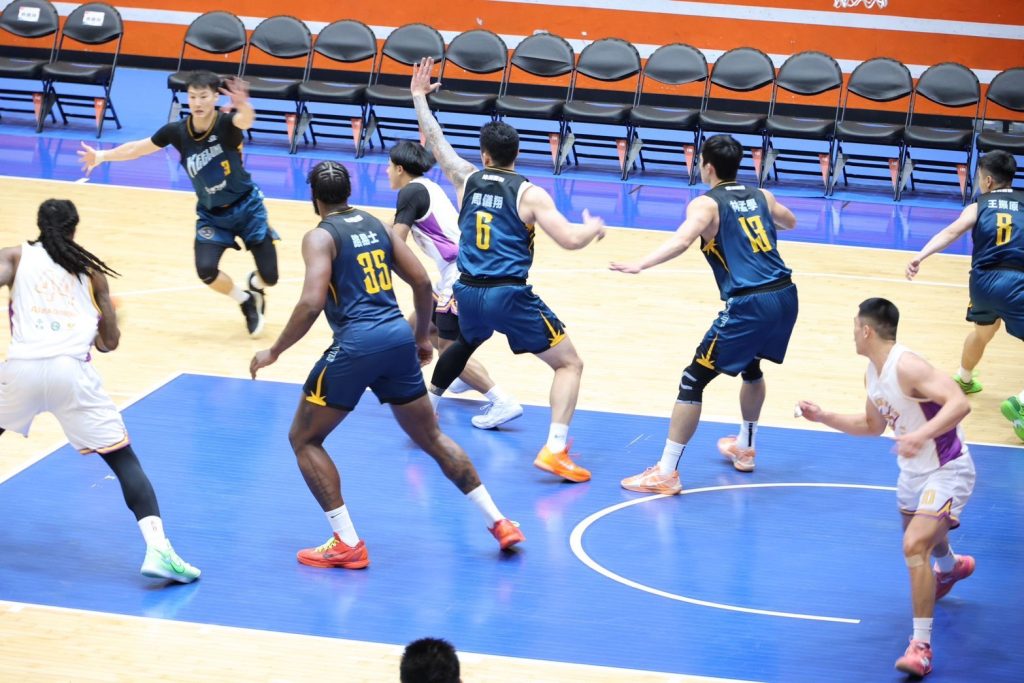 基隆市籃球隊四連勝邀請重點學校觀賽