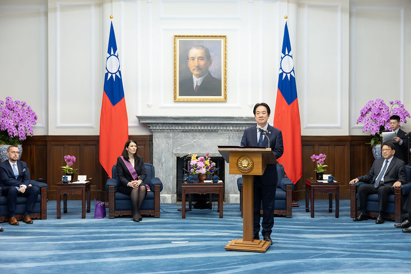 %E7%B8%BD%E7%B5%B1%E9%A0%92%E6%8E%88%E6%8D%B7%E5%85%8B%E5%89%8D%E7%9C%BE%E8%AD%B0%E9%95%B7%E8%89%BE%E9%81%94%E8%8E%AB%E5%A8%83%E7%89%B9%E7%A8%AE%E5%A4%A7%E7%B6%AC%E6%99%AF%E6%98%9F%E5%8B%B3%E7%AB%A0%E4%B8%A6%E8%87%B4%E8%A9%9E