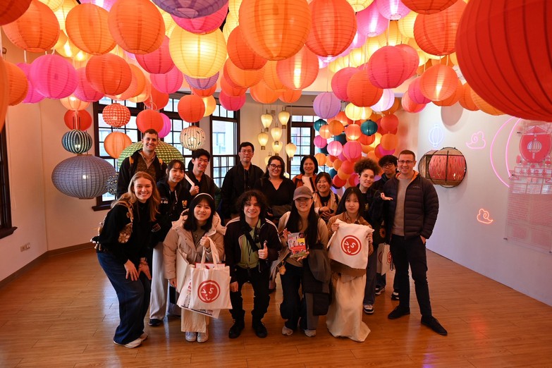 實驗高中2 - 報新聞 Mega News